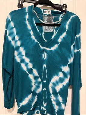 Young Fabulous & Broke Teal and White Tie-Dye V-Neck Long Sleeve Top